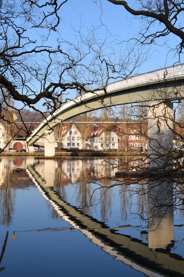 Отель Maindrei - Schlafen Am Fluss Margetshoechheim Экстерьер фото
